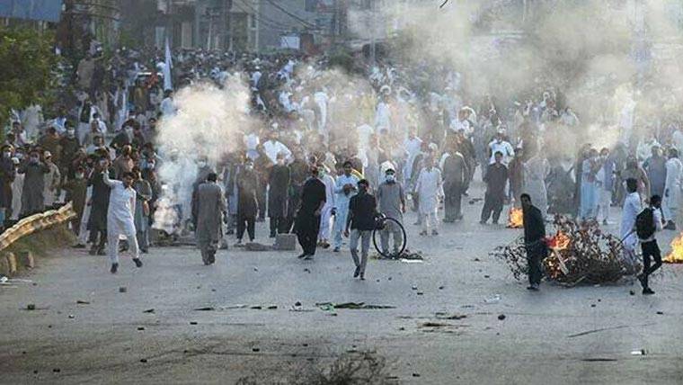مریدکے میں مذہبی جماعت کے احتجاج کے دوران پرتشدد واقعات: پولیس افسر شہید، 48 اہلکار زخمی