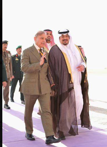 وزیراعظم شہباز شریف ریاض پہنچ گئے، فیوچر انویسٹمنٹ انیشی ایٹو میں شرکت کریں گے