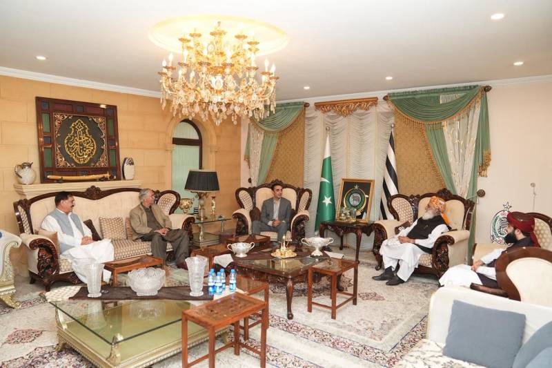 بلاول بھٹو زرداری کی مولانا فضل الرحمان سے ملاقات، قومی و سیاسی امور پر تبادلہ خیال
