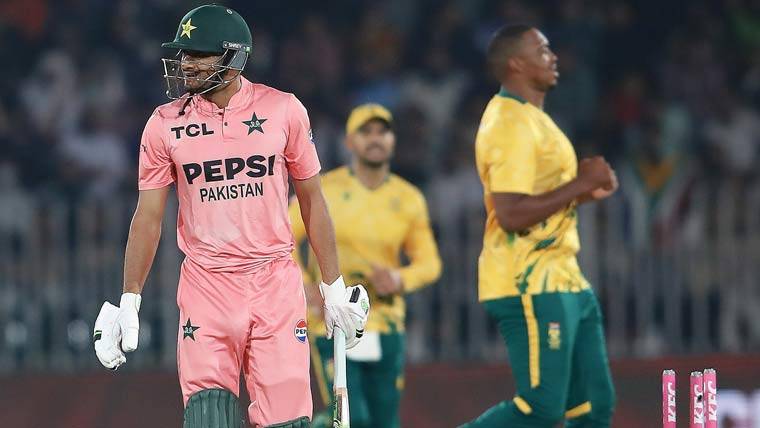 ٹی 20 میچز کی سیریز کے پہلے میچ میں جنوبی افریقہ نے پاکستان کو 55 رنز سے شکست دے دی