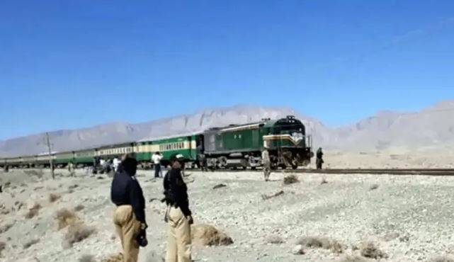 بلوچستان : نصیر آباد میں جعفر ایکسپریس پر چار راکٹ فائر، حملہ آور فرار