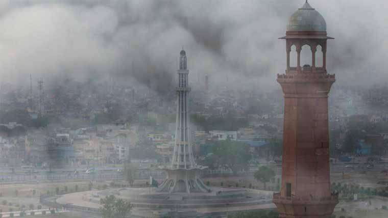 پنجاب میں سموگ کی شدت میں اضافہ، لاہور دنیا میں فضائی آلودگی میں سب سے آگے