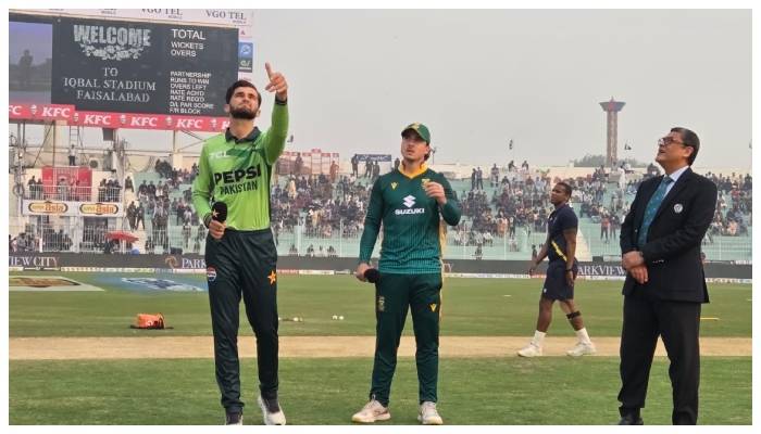 پہلا ون ڈے : پاکستان کاجنوبی افریقہ کے خلاف ٹاس جیت کر فیلڈنگ کا فیصلہ 