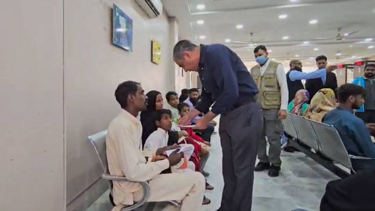 وفاقی وزیر داخلہ محسن نقوی کا لاہور میں نادرا سنٹر اور ریجنل پاسپورٹ آفس کا دورہ