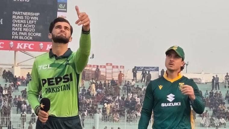 دوسرا ون ڈے :پاکستان کا جنوبی افریقہ کے خلاف ٹاس جیت کر پہلے بیٹنگ کا فیصلہ 