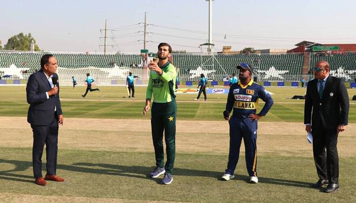 پہلا ون ڈے : سری لنکا کا پاکستان کے خلاف ٹاس جیت کر فیلڈنگ کا فیصلہ