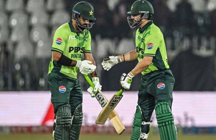 پہلا ون ڈے : پاکستان کا سری لنکا کے لئے 300 رنز کا ٹارگٹ