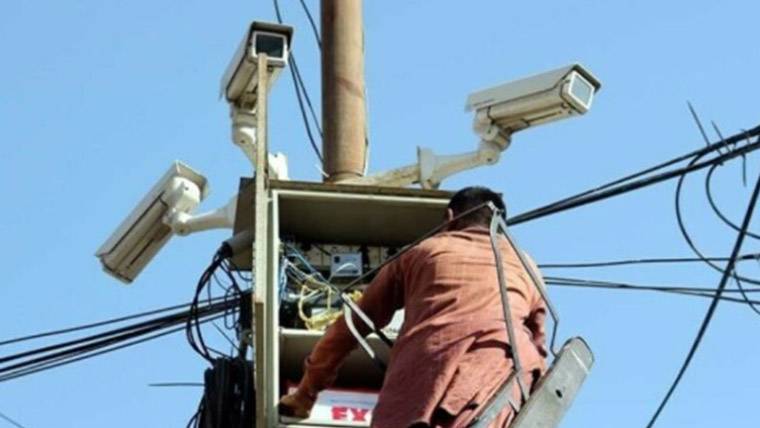 کراچی:چورنگی کے قریب کیمروں کے لئے لگایا گیا ڈسٹری بیوشن باکس چوری
