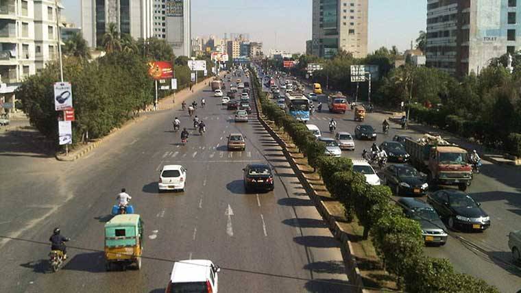 کراچی: شارع فیصل پر ای چالان کا آغاز، حد رفتار کے سائن بورڈ لگ گئے