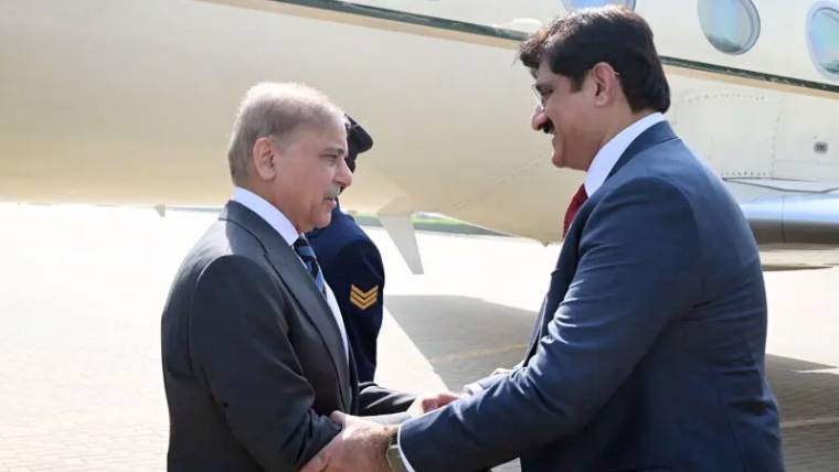 وزیراعظم شہباز شریف ایک روزہ دورے پر کراچی پہنچ گئے