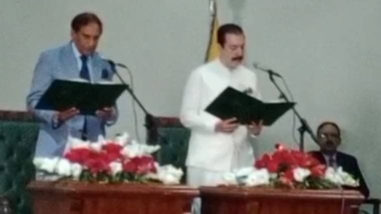 آزاد جموں و کشمیر کے نئے وزیراعظم فیصل ممتاز راٹھور نے عہدے کا حلف اٹھا لیا