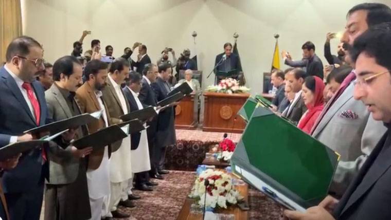 آزاد جموں و کشمیر کی نئی کابینہ نے حلف اٹھا لیا