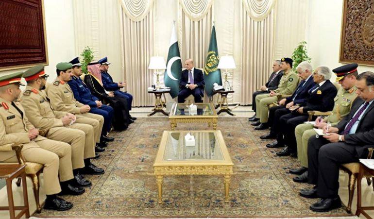 وزیراعظم سے سعودی چیف آف جنرل اسٹاف کی ملاقات، پاک سعودی تعلقات کو مزید مستحکم کرنے کا عہد