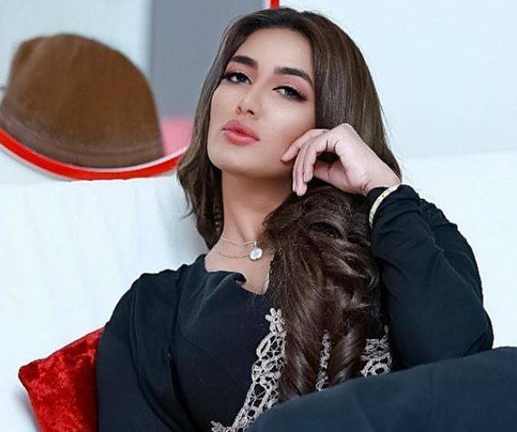 متھیرا نے ریمپ واک پر تنقید کرنے والوں کو ’ذہنی مریض‘ قرار دے دیا