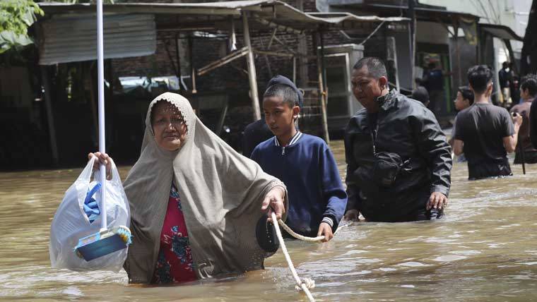 جنوب مشرقی ایشیا میں سیلاب اور لینڈ سلائیڈنگ کی تباہ کاریاں، 350 سے زائد افراد جاں بحق