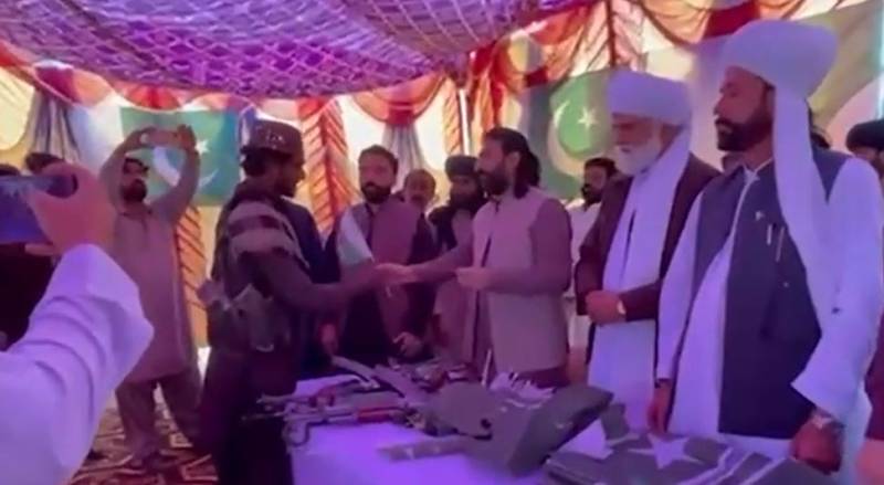 بلوچستان میں بڑی پیش رفت؛ فتنہ الہندوستان بی آر اے کے کمانڈر سمیت متعددفراد نے ریاست کے سامنے ہتھیار ڈال دیئے