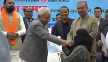 بہار کے وزیراعلیٰ نتیش کمار کے خلاف خاتون ڈاکٹر کا نقاب کھینچنے پر مقدمہ درج