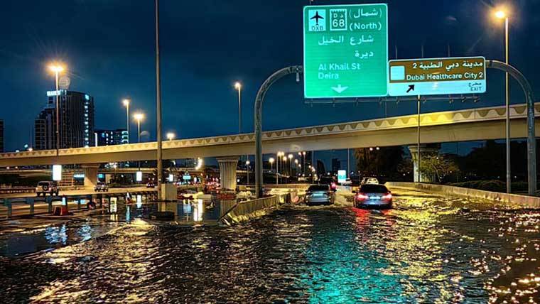 دبئی میں شدید بارش، موسمی صورتحال نے معمولات زندگی متاثر کر دیے