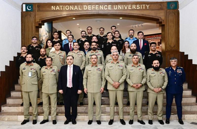 چیف آف ڈیفنس سٹاف فیلڈ مارشل سید عاصم منیر کا نیشنل ڈیفنس یونیورسٹی اسلام آباد کا دورہ