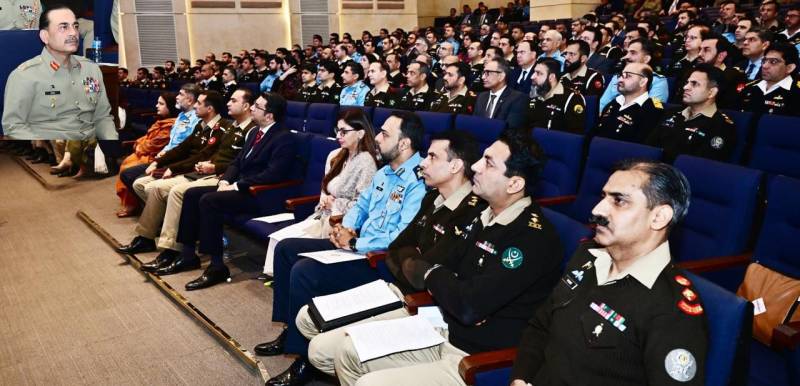 چیف آف ڈیفنس سٹاف فیلڈ مارشل سید عاصم منیر کا نیشنل ڈیفنس یونیورسٹی اسلام آباد کا دورہ