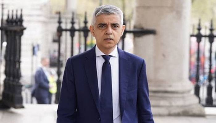 میئر لندن صادق خان کا الیکٹرک گاڑیوں پر ٹریفک فیس لاگو کرنے کا فیصلہ 
