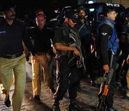 کراچی میں پولیس مقابلے: 3 ڈاکو ہلاک، 7 گرفتار، ایک فرار