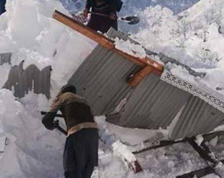 چترال میں برفانی تودہ گرنے سے 9 افراد جاں بحق، ایک بچہ زخمی