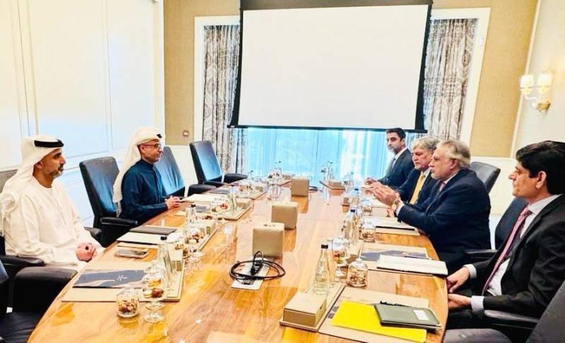 نائب وزیرِاعظم اسحاق ڈار سے یو اے ای کے حکام کی ملاقات، ایران کے وزیر خارجہ کا ٹیلی فونک رابطہ