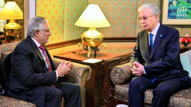 نائب وزیراعظم اسحاق ڈار کی قازقستان کے صدر سے ملاقات