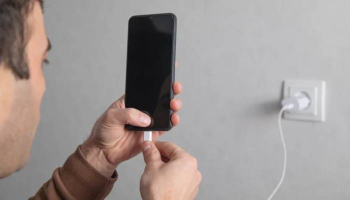 کیا ائیرپلین موڈ فون کی چارجنگ تیز کر دیتا ہے؟ 