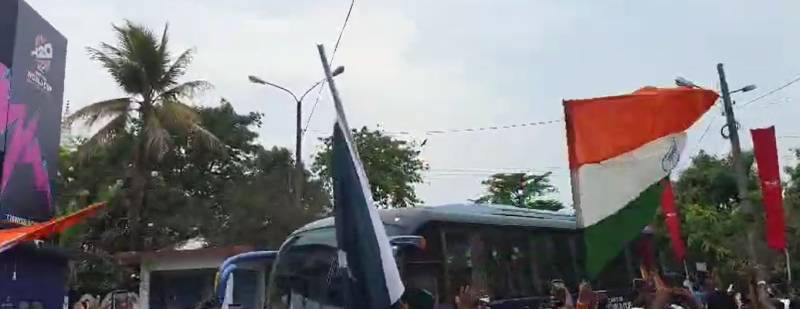 کولمبو میں کرکٹ کا میلہ: پاک بھارت ٹاکرے کے لیے پاکستانی شاہین پریماداسا سٹیڈیم پہنچ گئے