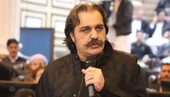 وزیر داخلہ محسن نقوی نے بانی پی ٹٰی آئی کی رہائی کے لیے فیلڈ مارشل سے بات کی، علی امین گنڈاپور 