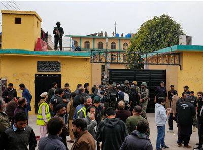سانحہ ترلائی: وزیراعظم کے اعلان پر شہداء کے لواحقین میں امدادی چیکس کی تقسیم، فی خاندان 50 لاکھ روپے فراہم