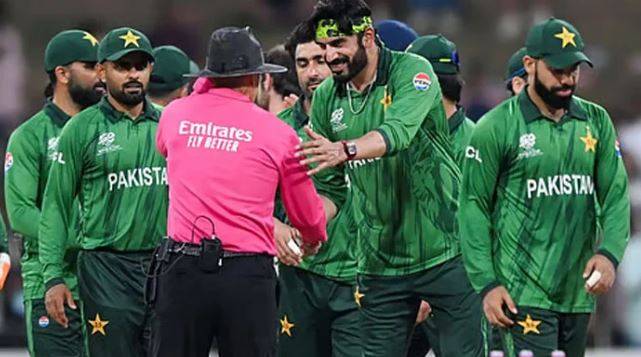  ٹی 20 ورلڈ کپ: قومی ٹیم کولمبو سے کینڈی روانہ، انگلینڈ کے خلاف بڑے معرکے کی تیاریاں شروع