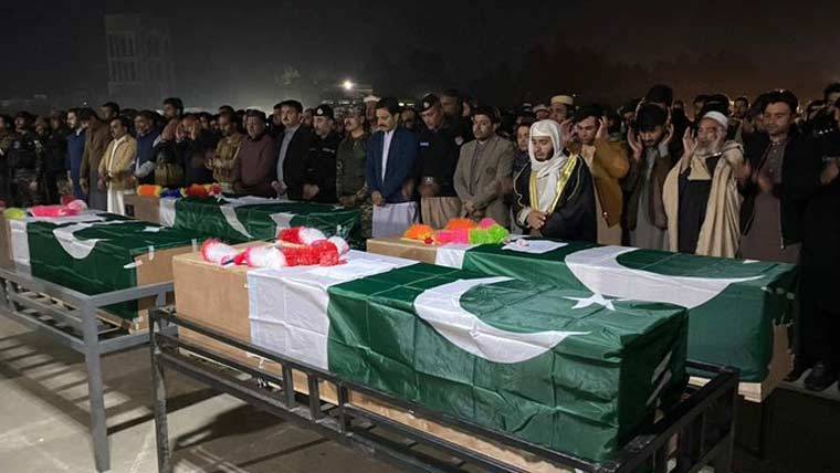 باجوڑ : ابابیل سکواڈ پر دہشتگرد حملے میں شہید ہونے والے 4 پولیس اہلکاروں کی نماز جنازہ ادا