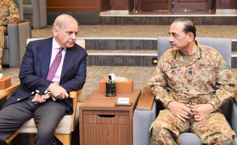 وزیراعظم کا جی ایچ کیو کا اہم دورہ: افغان طالبان اور فتنہ الخوارج کے گٹھ جوڑ کے خلاف 'زیرو ٹالرنس' کا اعلان