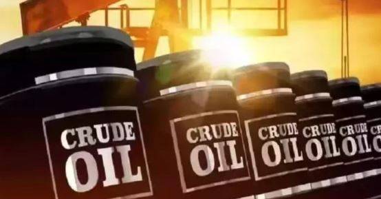 عالمی منڈی میں تیل کا بحران: خام تیل کی قیمتیں دو سال کی بلند ترین سطح پر، قطر کا پیداوار بند کرنے کا انتباہ