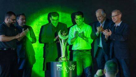 پی ایس ایل 11 کی ٹرافی کی رونمائی، شائقینِ کرکٹ میں جوش