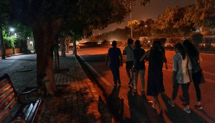 امریکا اور یورپ سمیت 44 ممالک کی 45 فیصد خواتین رات کو تنہا باہر نکلنے سے خوفزدہ ، سروے