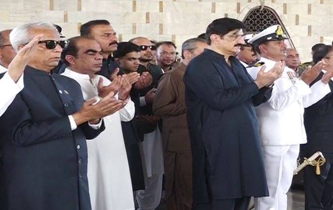یومِ پاکستان: گورنر اور وزیراعلیٰ سندھ کی مزارِ قائد پر حاضری
