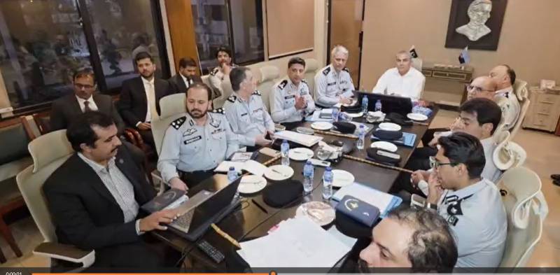 سرکاری اداروں میں کرپشن پر زیرو ٹالرنس: وفاقی وزیر داخلہ محسن نقوی کا ایف آئی اے ہیڈ کوارٹرز کا دورہ، گرینڈ کریک ڈاؤن کا حکم