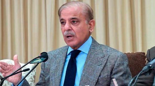 وزیراعظم شہباز شریف اعلیٰ سطح وفد کے ہمراہ دوحہ پہنچیں گے، امیرِ قطر سے اہم ملاقات طے