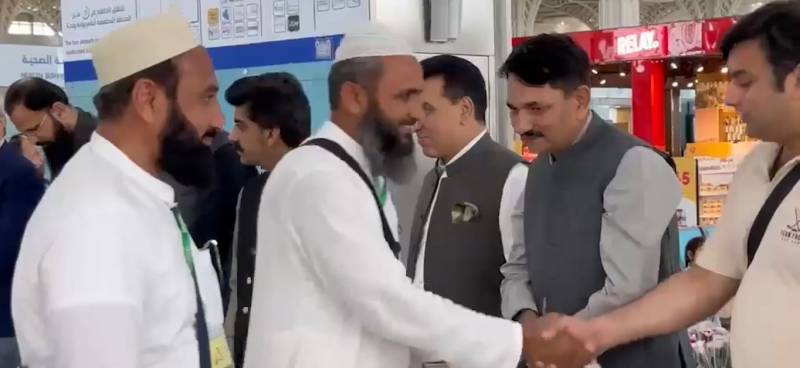 ’روڈ ٹو مکہ‘ پراجیکٹ کا آغاز: پہلی حج پرواز 270 عازمین کو لے کر اسلام آباد سے روانہ