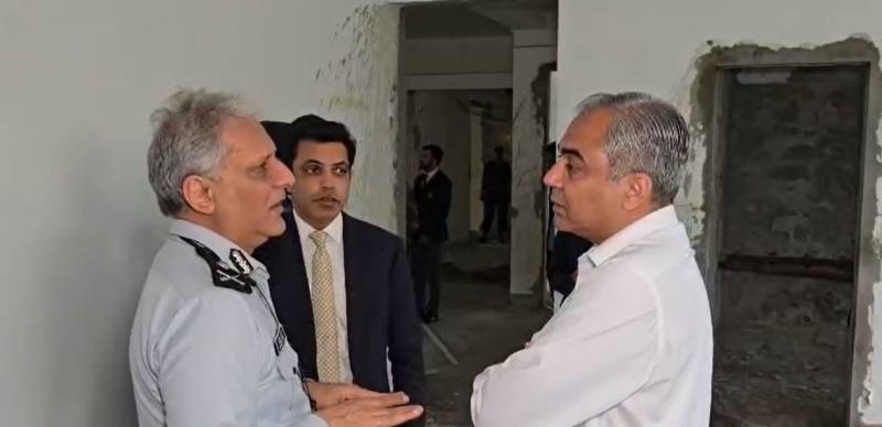 وفاقی وزیر داخلہ کا ایف آئی اے ہیڈکوارٹرز کا دورہ: اکیڈمی کی اپ گریڈیشن اور بھرتیوں میں شفافیت کے لیے اہم ہدایات
