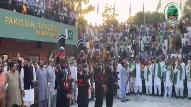 معرکہ حق و آپریشن بنیان مرصوص کا ایک سال مکمل: گنڈا سنگھ بارڈر پر پاک فوج کی شاندار پریڈ