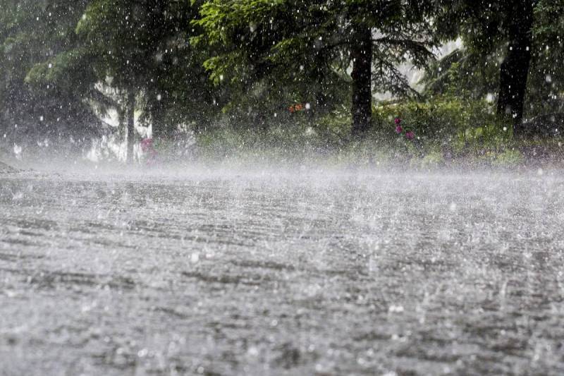 بارشوں کا سلسلہ برقرار، پنجاب اور خیبر پختونخوا کے بیشتر علاقوں میں بادل برسنے کا امکان