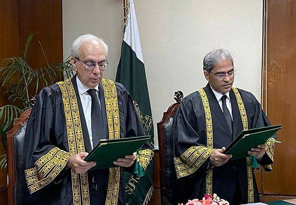 جسٹس منیب اختر نے قائم مقام چیف جسٹس پاکستان کا حلف اٹھا لیا