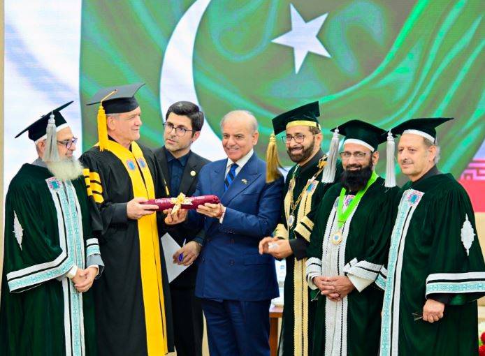 ایرانی صدر کو طبی خدمات کے اعتراف میں پاکستان کی جانب سے بڑا اعزاز