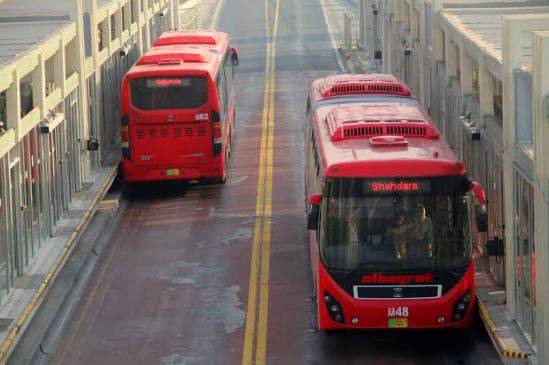 لاہور میٹرو میں خواتین کے لیے 5 خصوصی بسیں چلانے کا آغاز