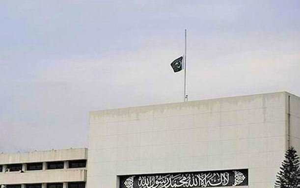 سابق امیرِ قطر کے انتقال پر پاکستان کا یومِ سوگ کا اعلان، قومی پرچم سرنگوں رہے گا